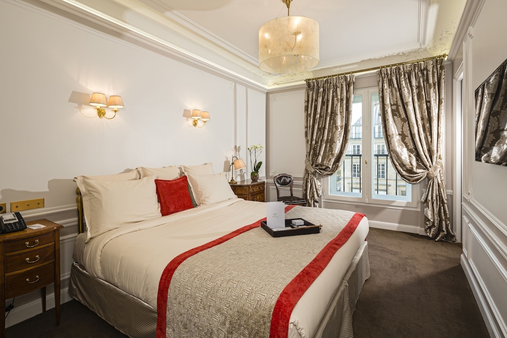 Suite, Eiffel View