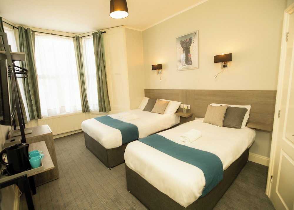 ROOM, QUADRUPLE, 2 DOUBLE BEDS