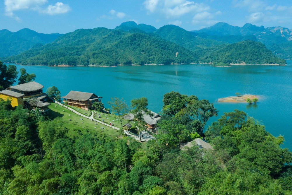 Mai Chau Hideaway Lake Resort 44/72