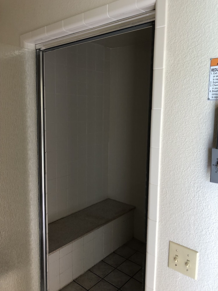 Cloverdale Wine Country Inn and Suites 21/47
