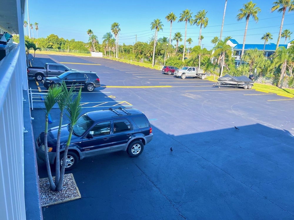 Econo Lodge 31/37
