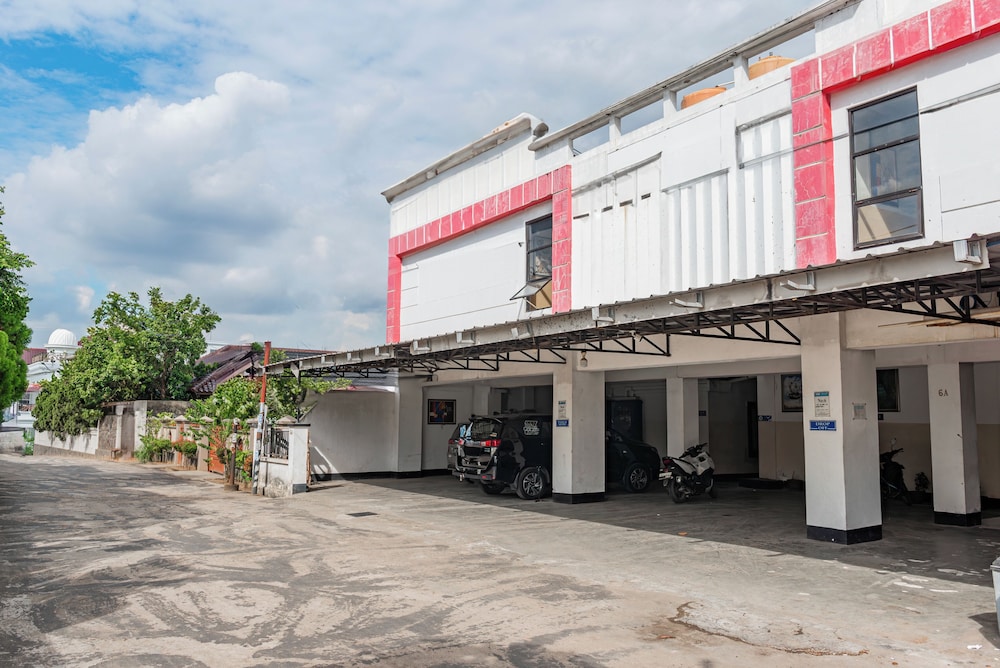 Hotel O Ilir Barar I Near Rumah Sakit Islam Siti Khadijah Formerly Maleo Hotel 25/28