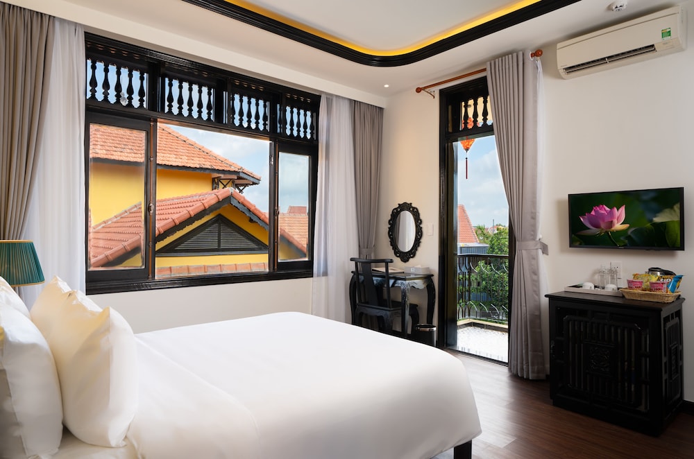 Lantern Boutique Hoi An 23/74