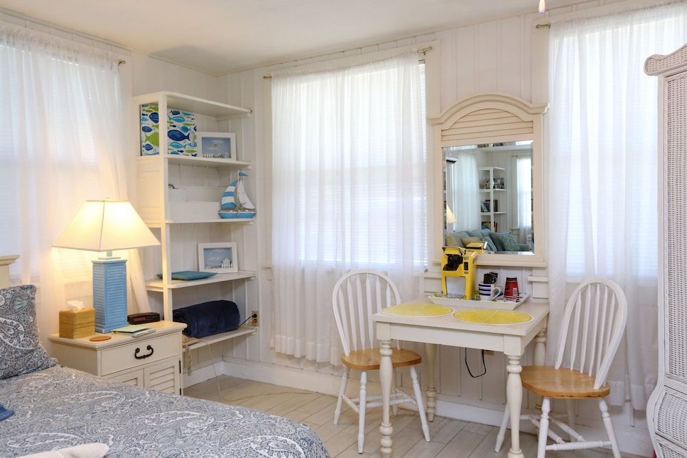 Beachfront Bed & Breakfast 32/46
