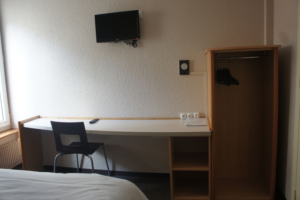 D'anjou Hotel 25/43
