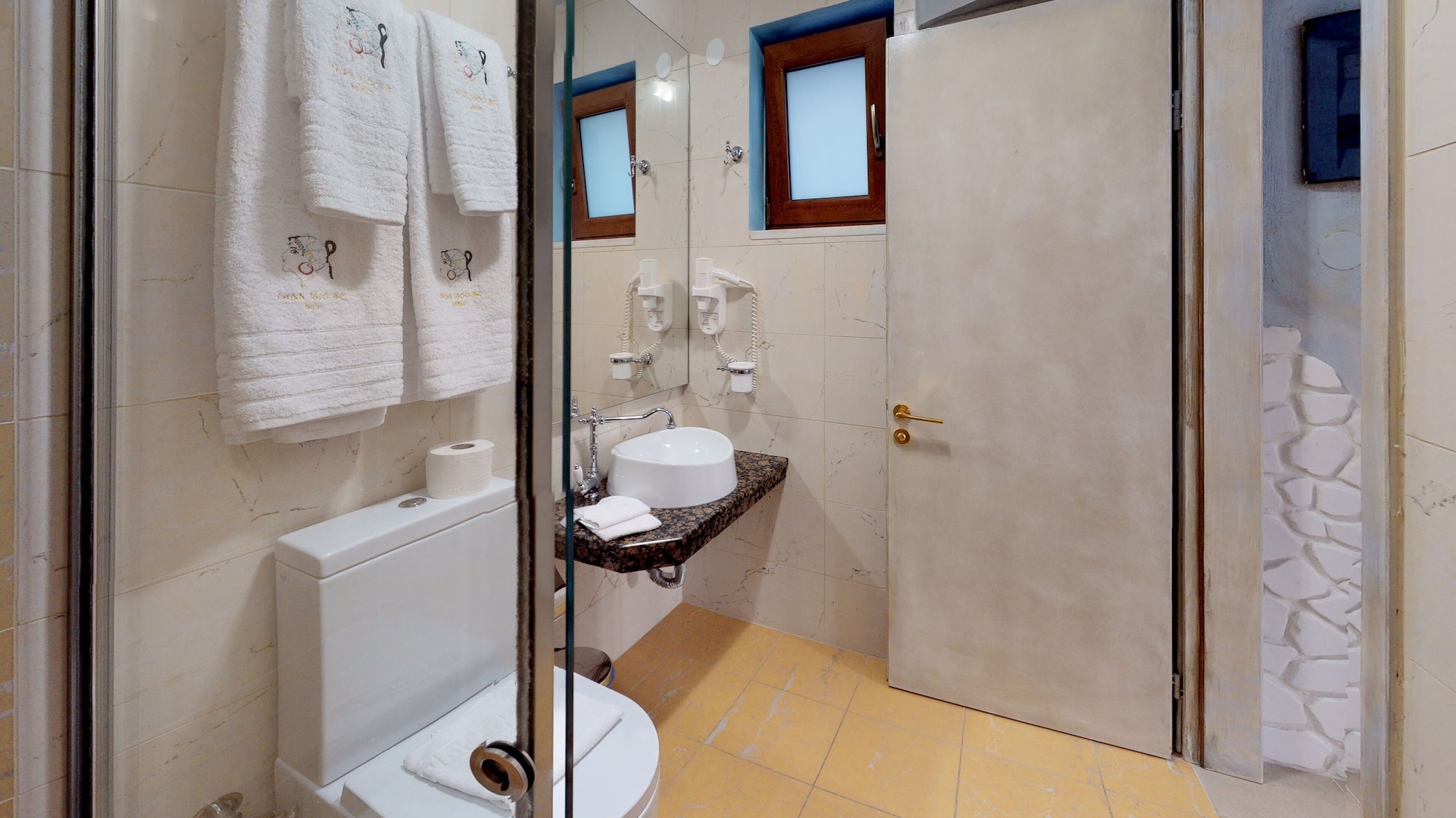 Design, Suite, Pool Side, Patio 5/6