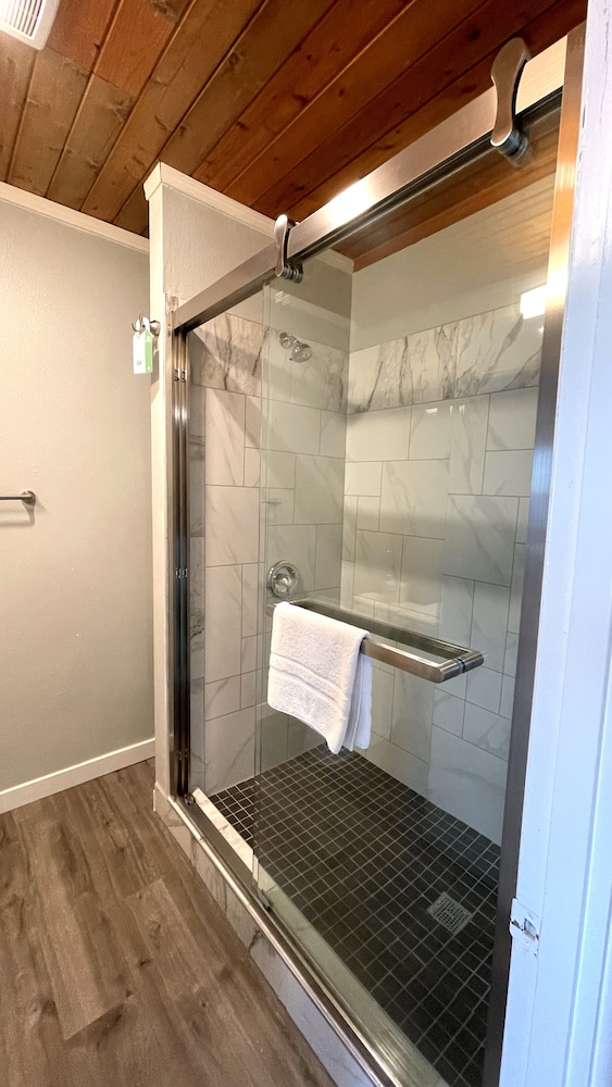 Tides Inn Suites 6/75
