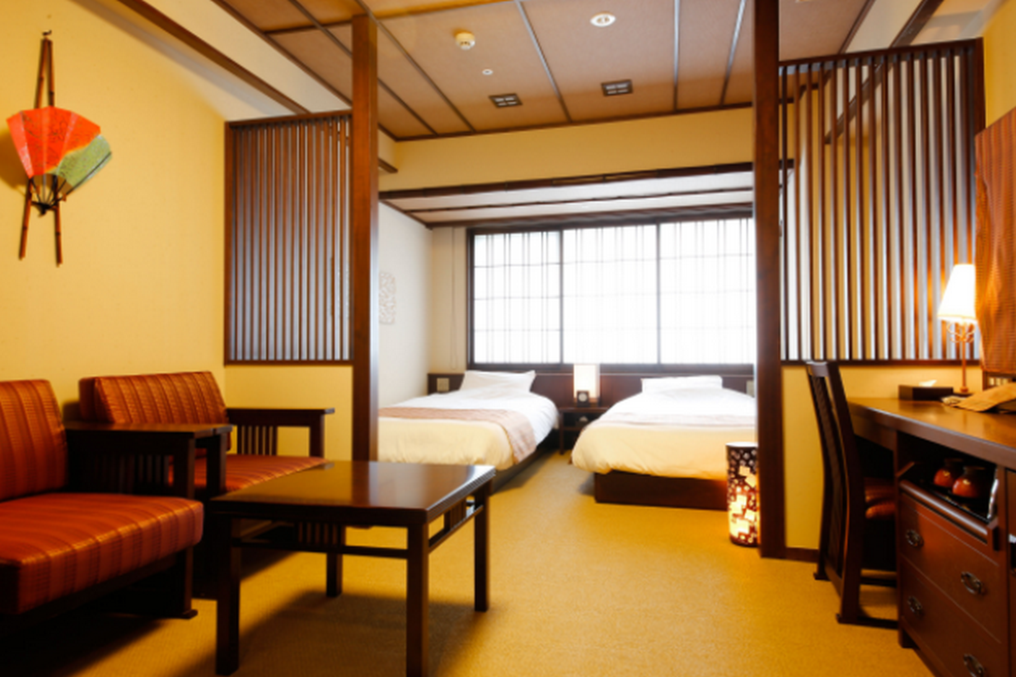Universal, Twin Beds
