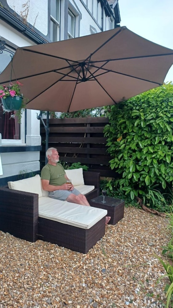 Glan Heulog Bed and Breakfast 53/59