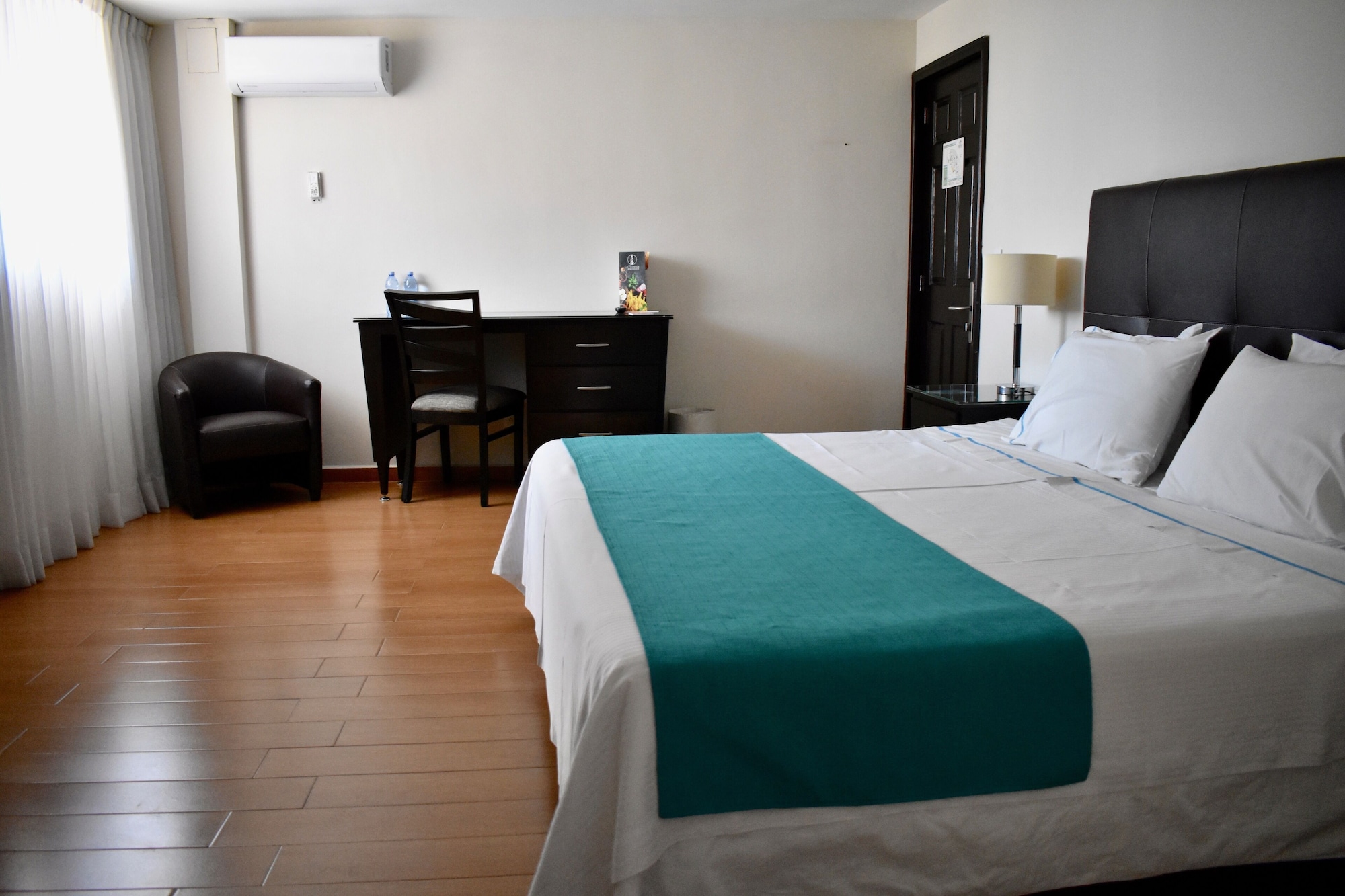 STANDARD, KING BED