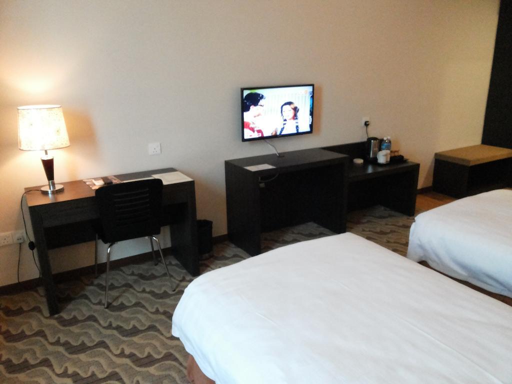 Eminent Hotel 25/26