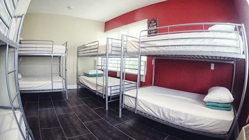 FEMALE DORM, FEMALE ONLY, 8 BUNK BEDS