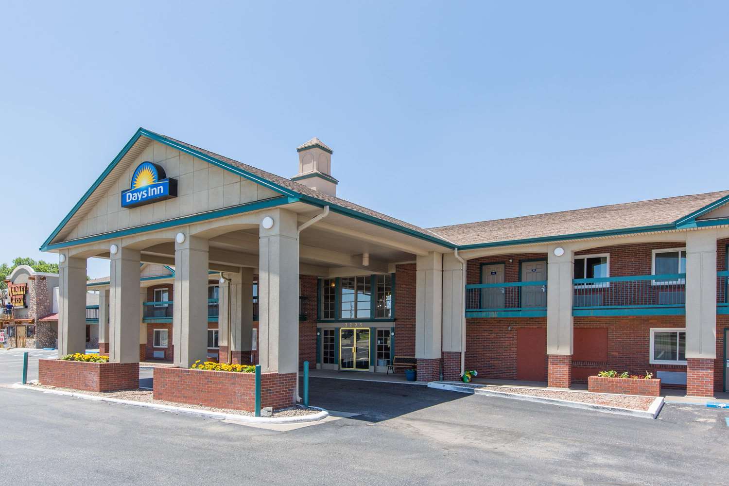 Days Inn By Wyndham Hays 2/43