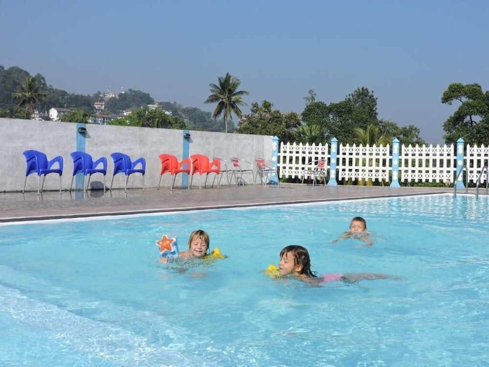 Capital Regency Hotel 39/44
