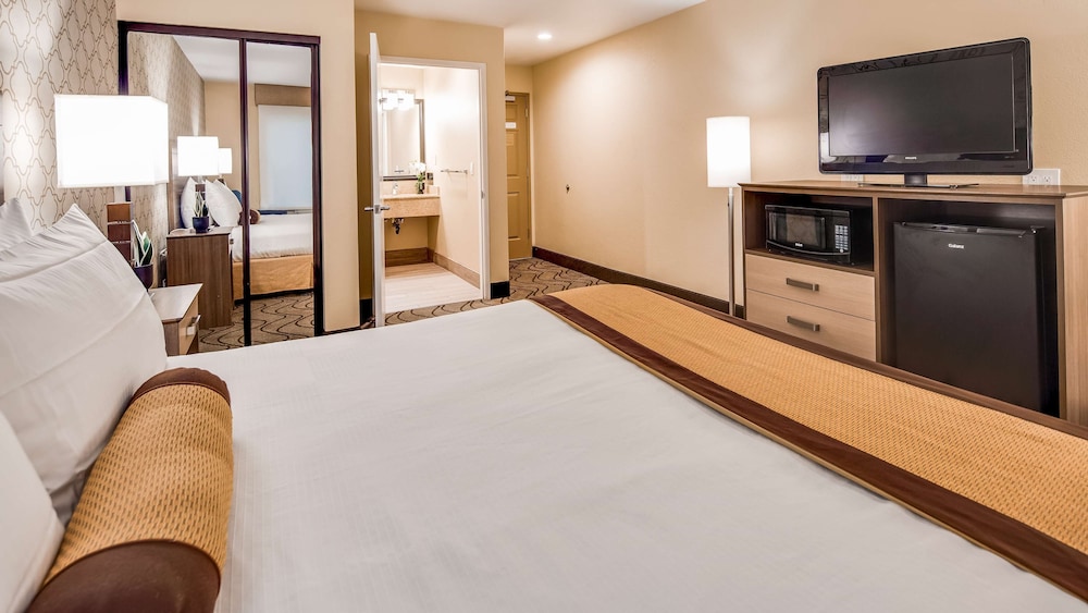 Best Western Plus Heritage Inn 18/40