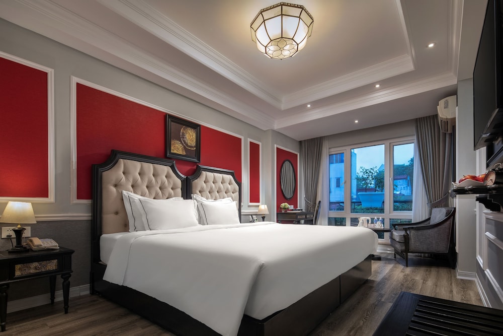 SENIOR, DOUBLE OR TWIN BED, CITY VIEW