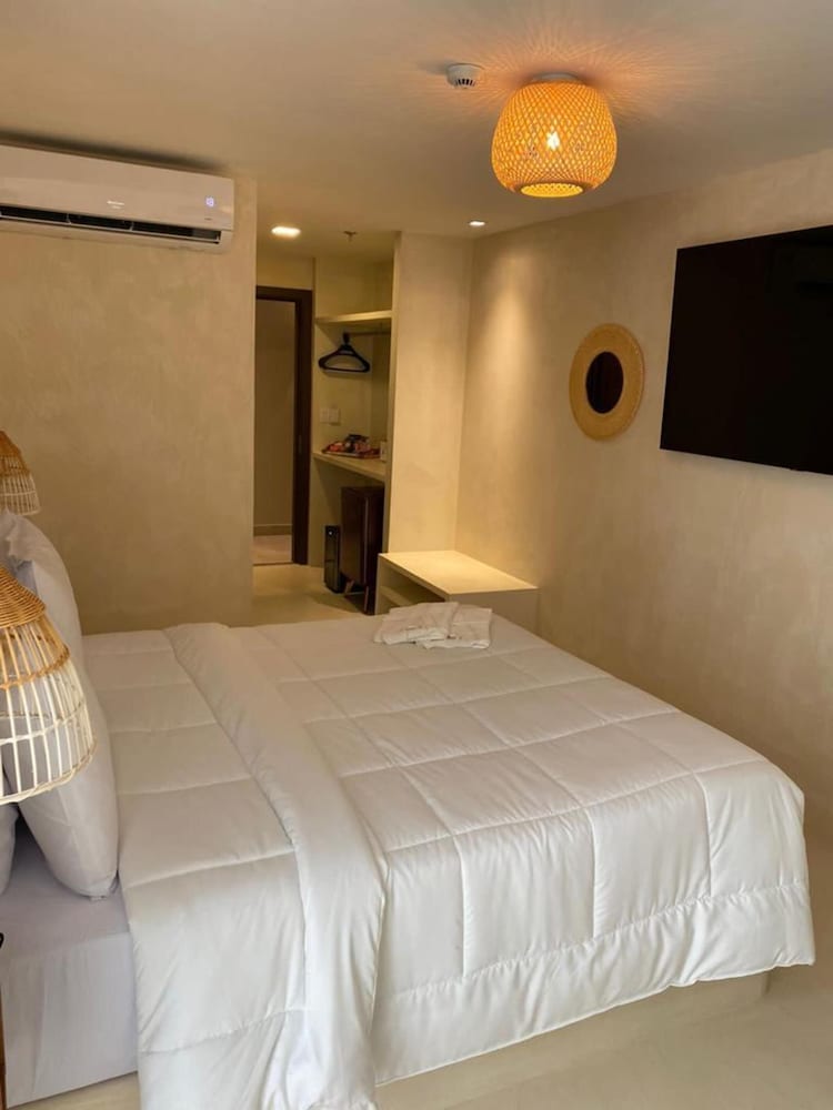 PREMIUM, QUEEN BED