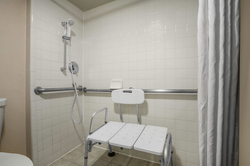 Days Inn Provo 12/25