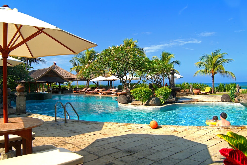 Grand Balisani Suites Hotel 69/71