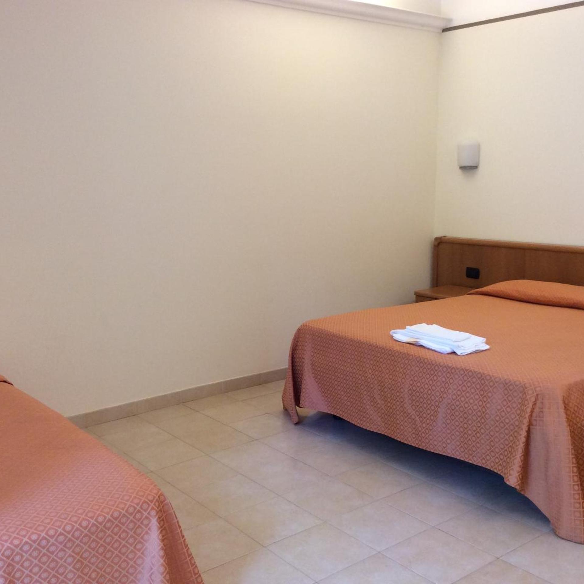 ROOM, TRIPLE