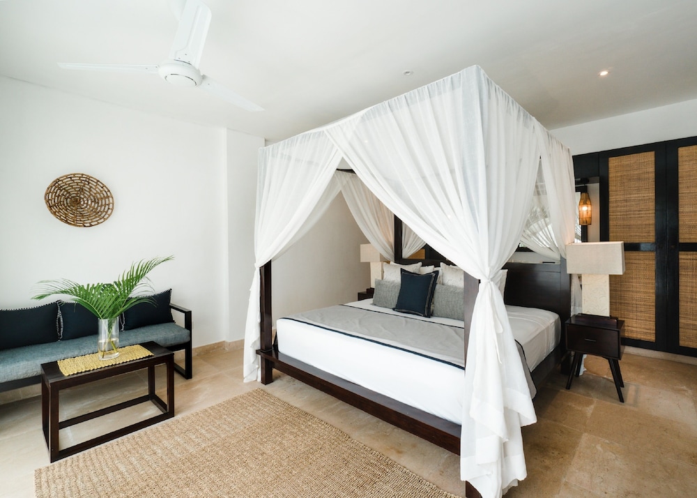 Batu Karang Lembongan Resort and Spa 16/85