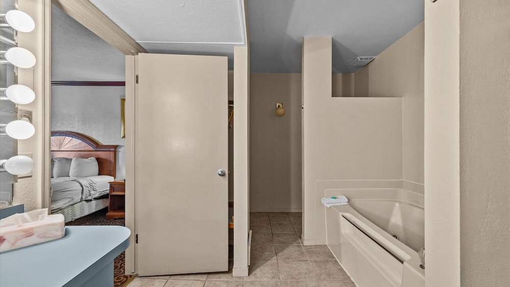 Red Arrow Inn & Suites, a Travelodge by Wyndham 20/22