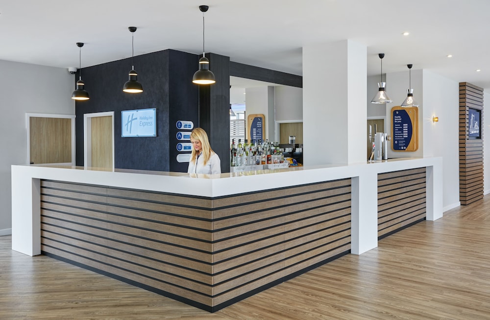 HOLIDAY INN EXPRESS GRIMSBY 10/35