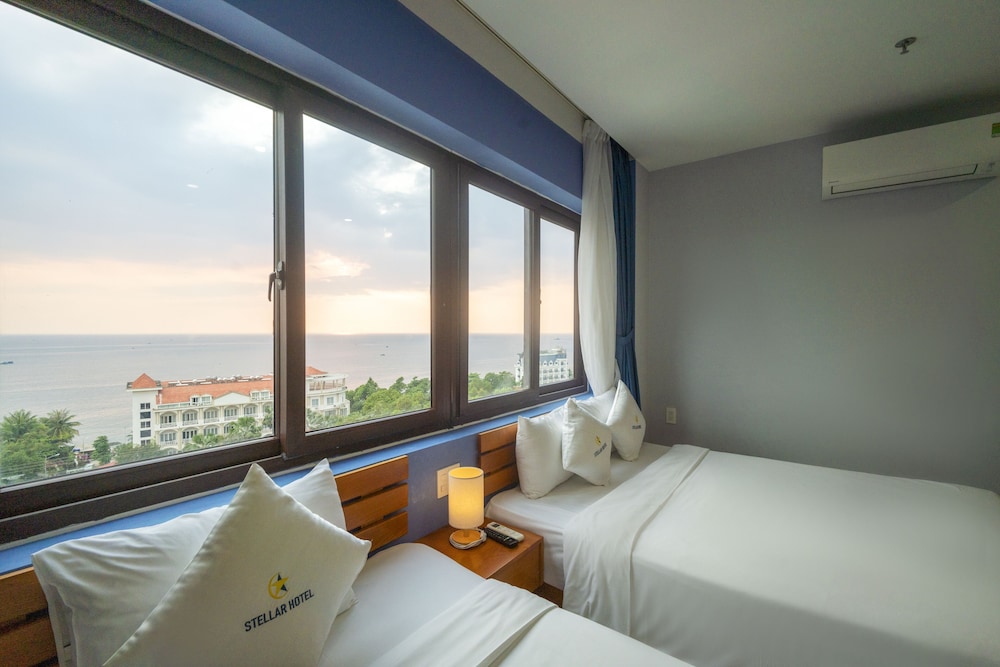 SEA, PREMIUM, TRIPLE, 1 QUEEN AND 1 SINGLE BED