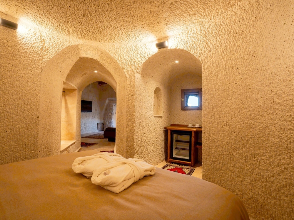 Tulip Cave Suites 22/48