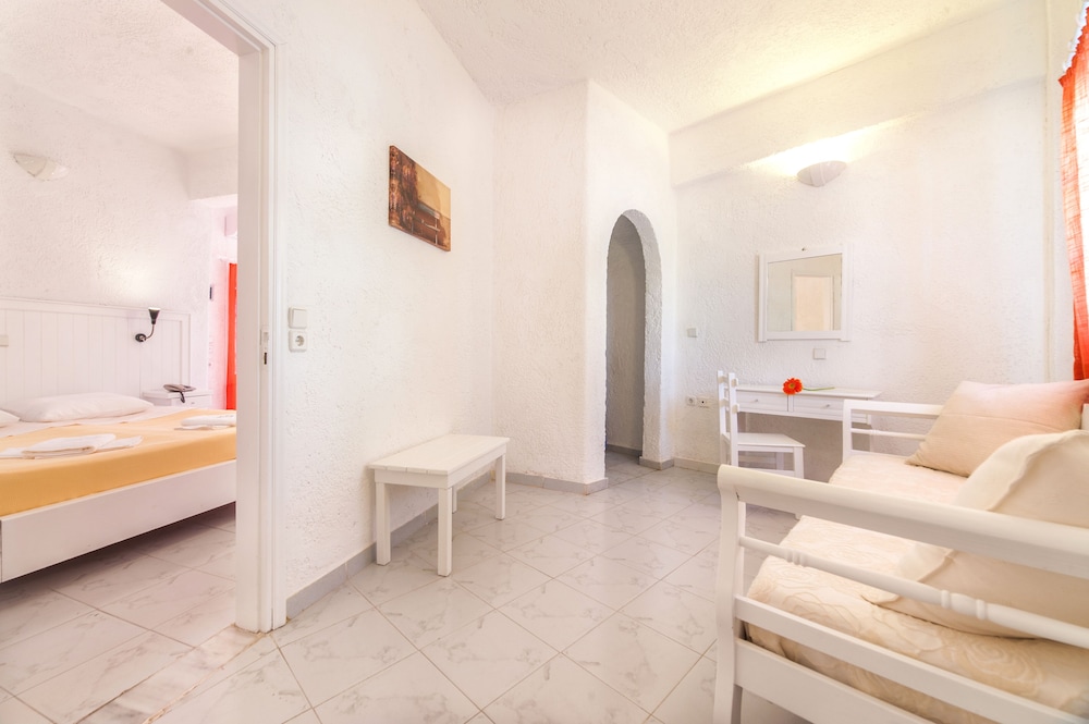 Artemis Suites Formerly Artemis Studios Megalochori 36/75