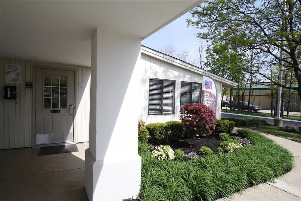 Suburban Studios Mentor - Cleveland Northeast 35/39