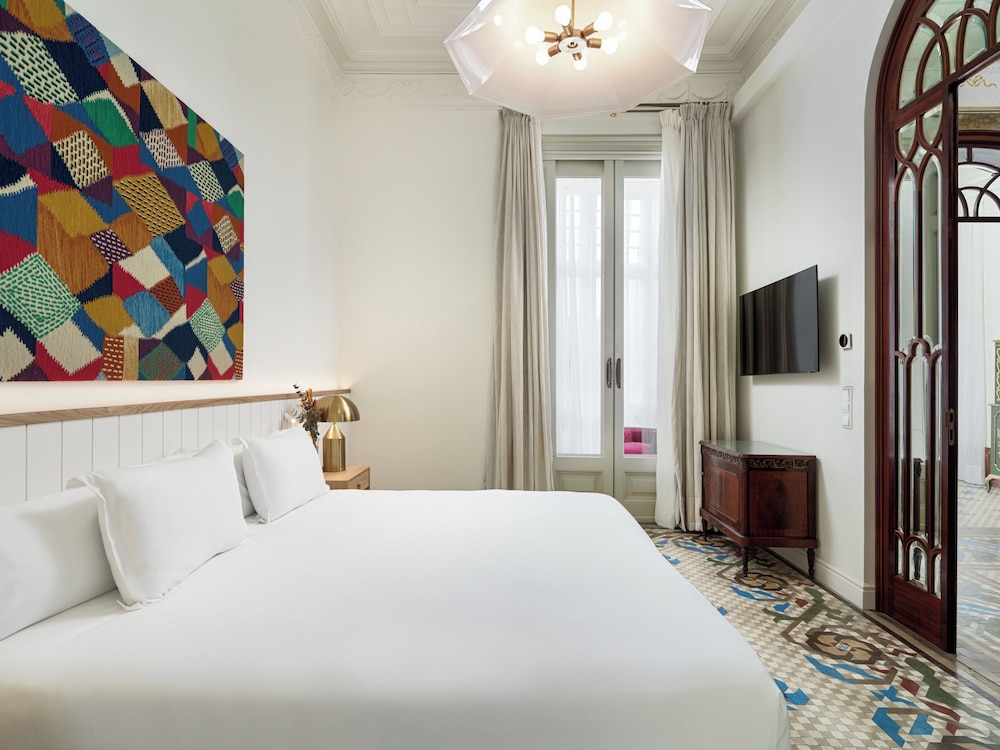 2 BEDROOMS, SUITE