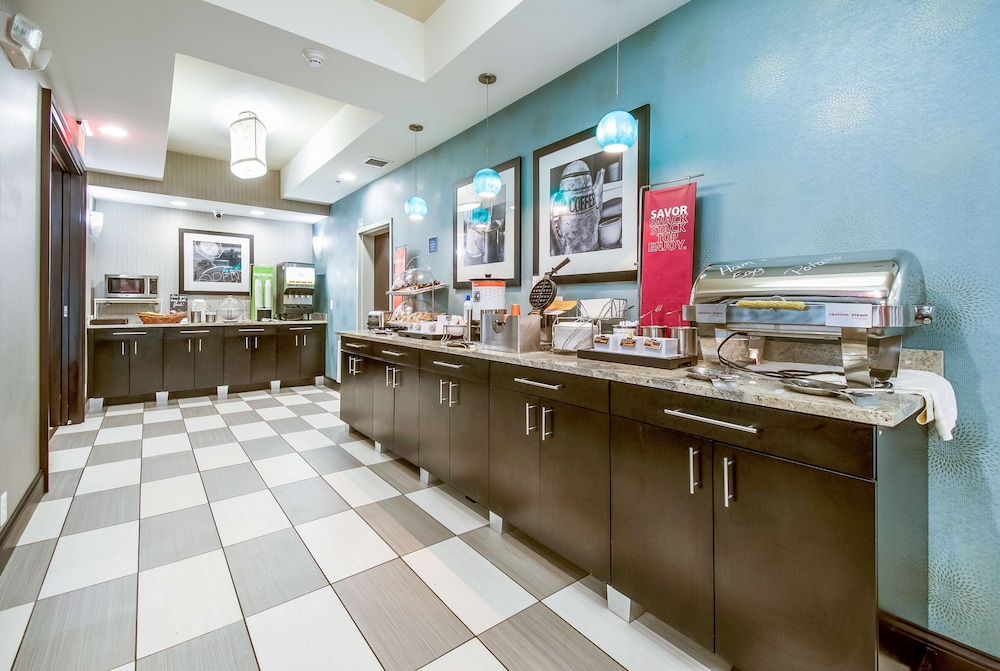 Hampton Inn Columbus West 32/45