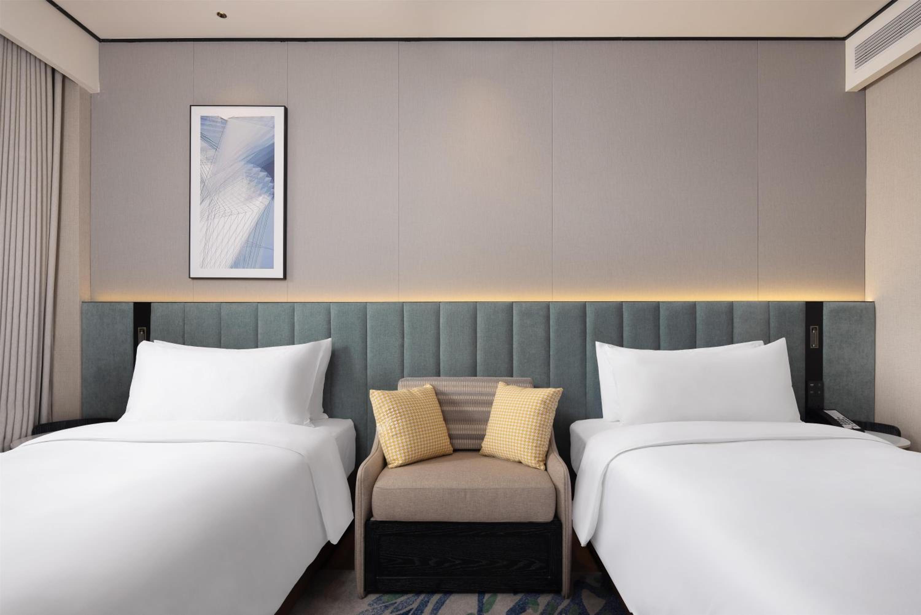 Guest Room, Twin Beds