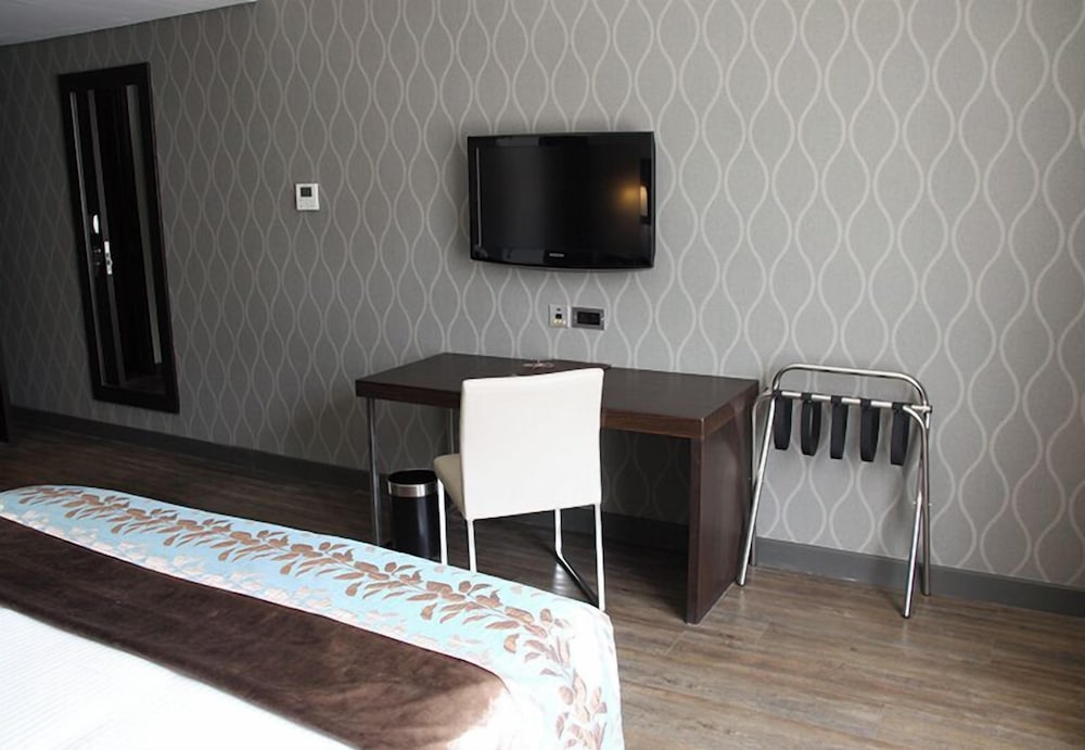 Eka Hotel 63/69