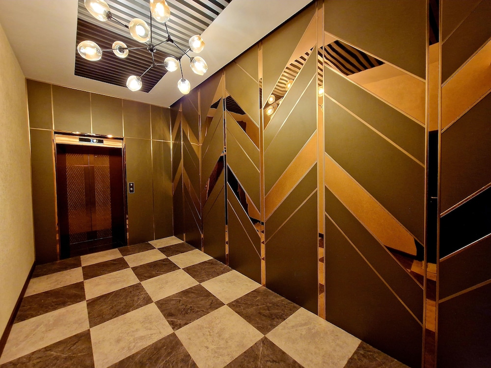 New West Hotel 5/50