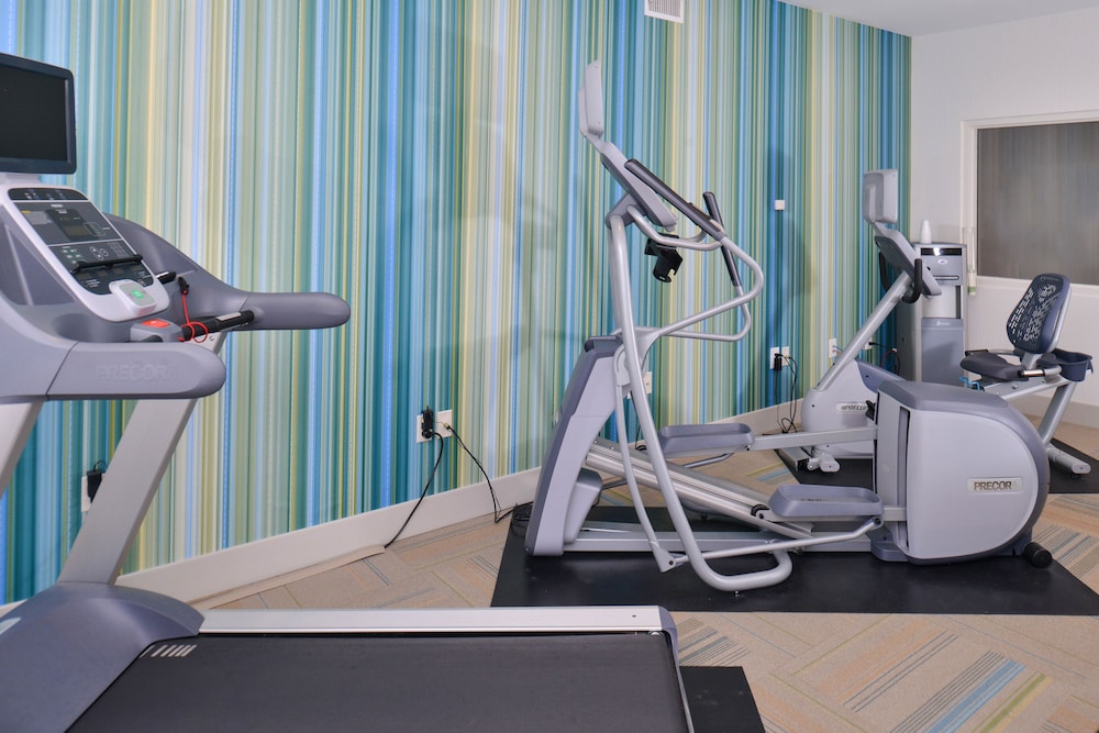 Holiday Inn Express Hotel Suites Stevens Point 34/57