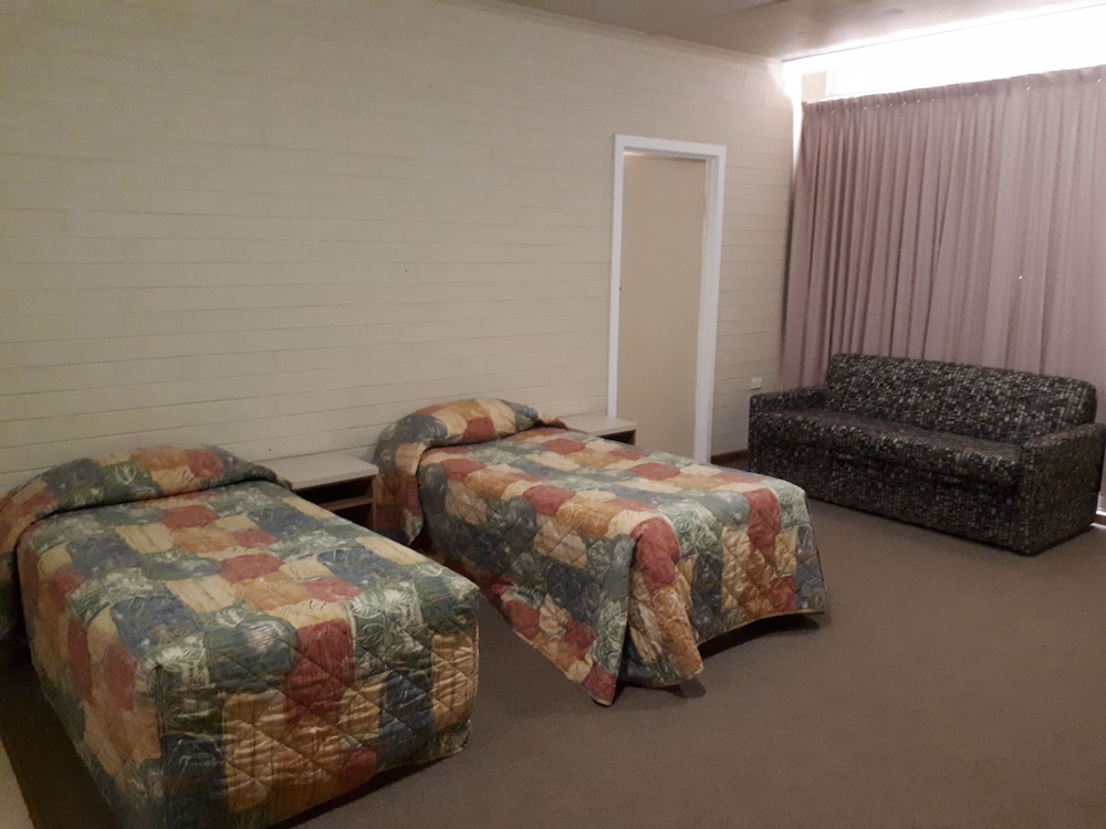 Opal Inn Hotel Motel 30/68