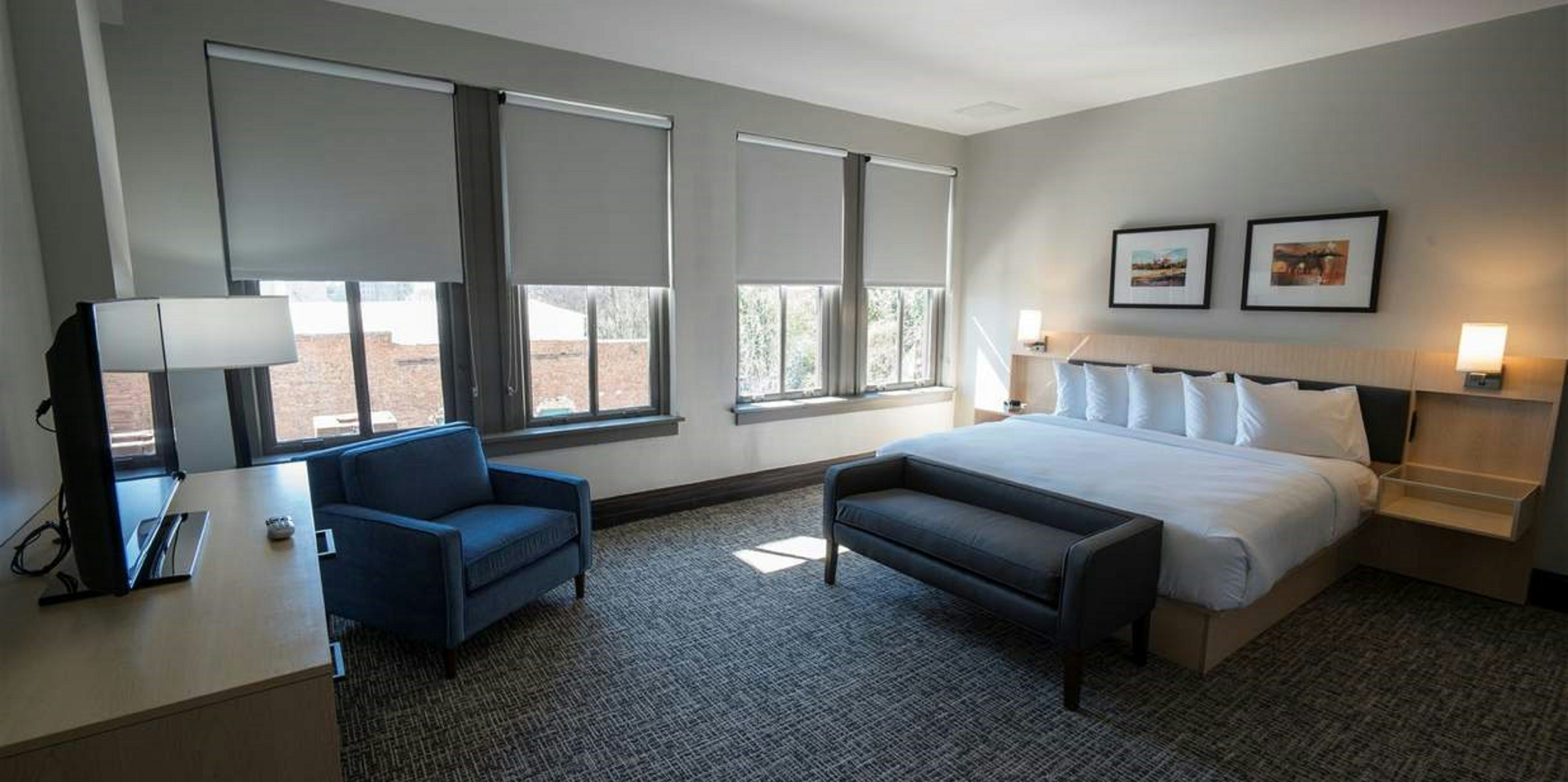 ROOM, KING BED