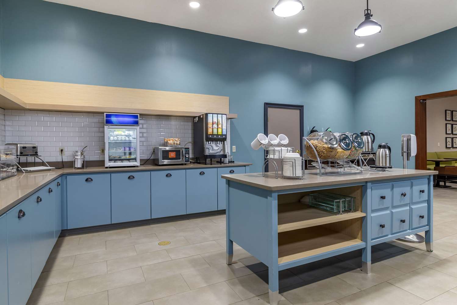 Comfort Inn and Suites Cartersville 10/11