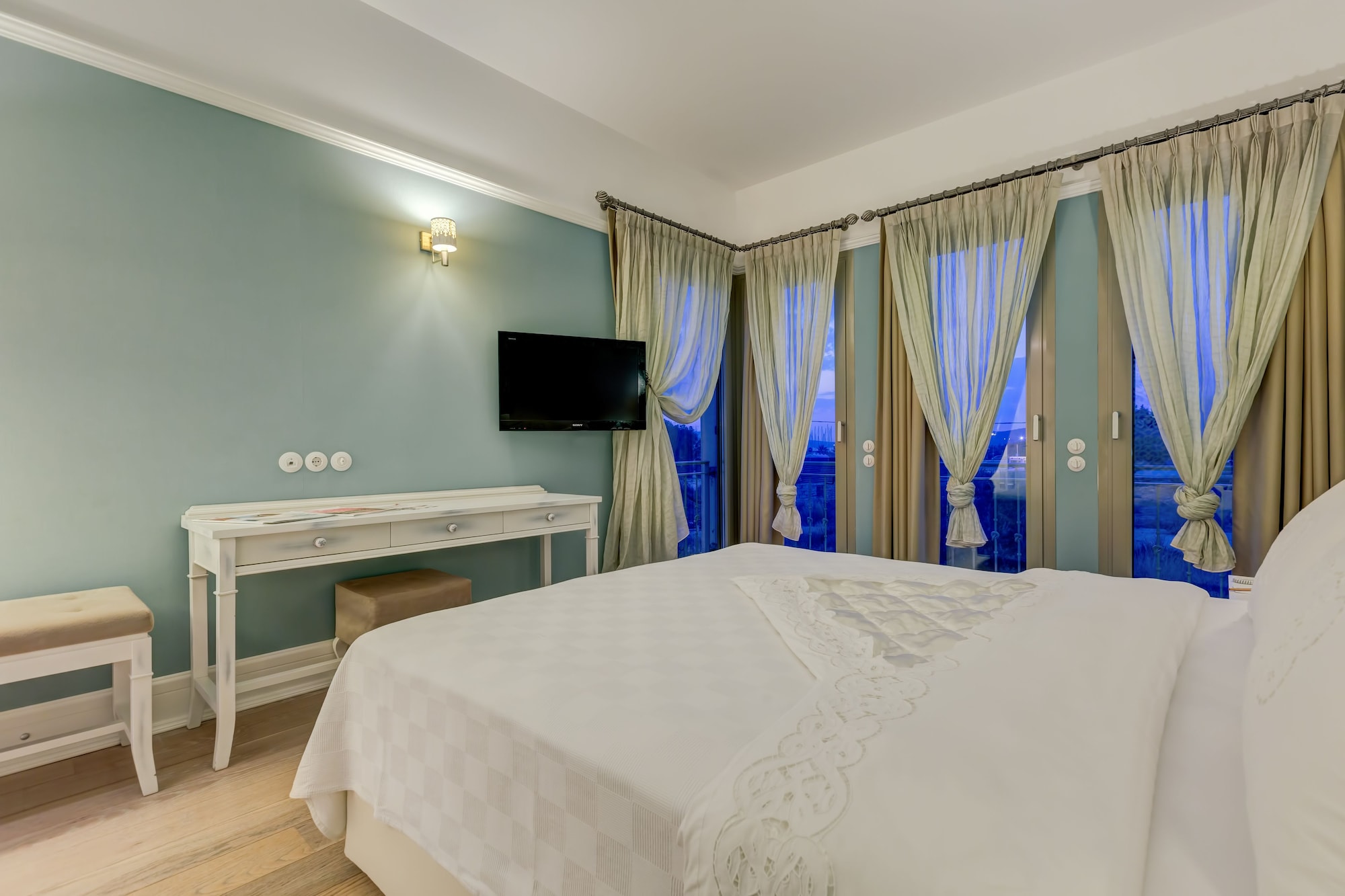 COMFORT, DOUBLE BED