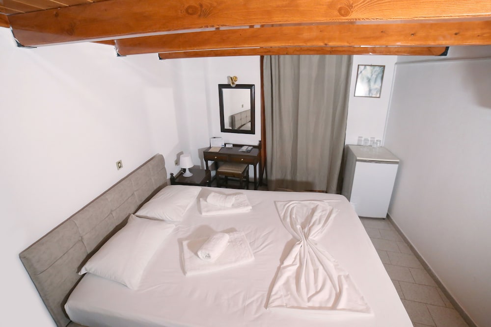 Kastro Hotel 10/100