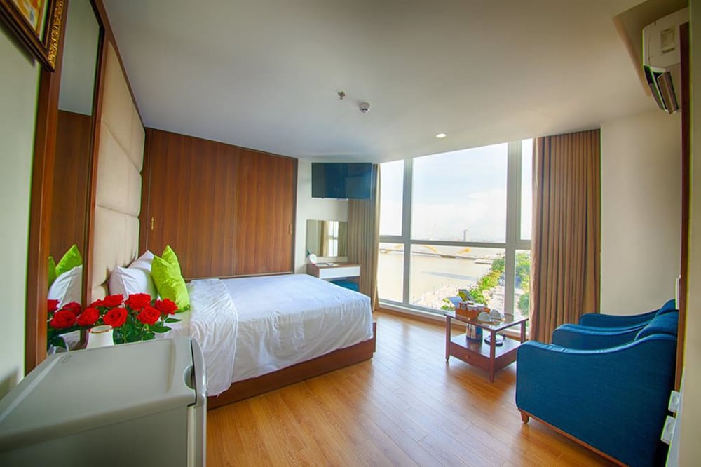 Pariat River Front Hotel 11/62