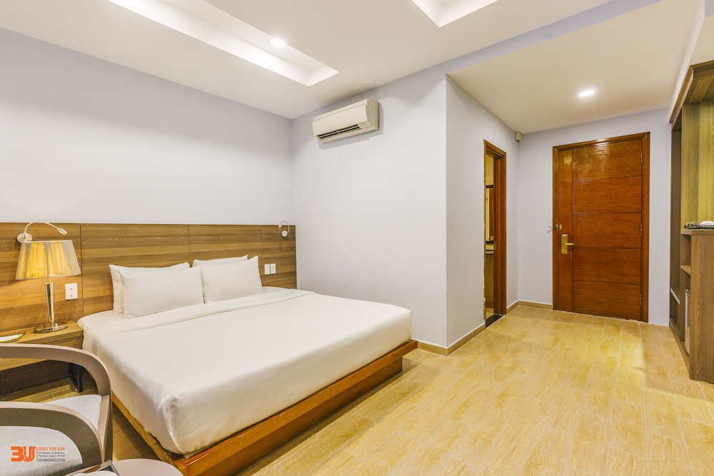 PREMIUM, DOUBLE OR TWIN BED
