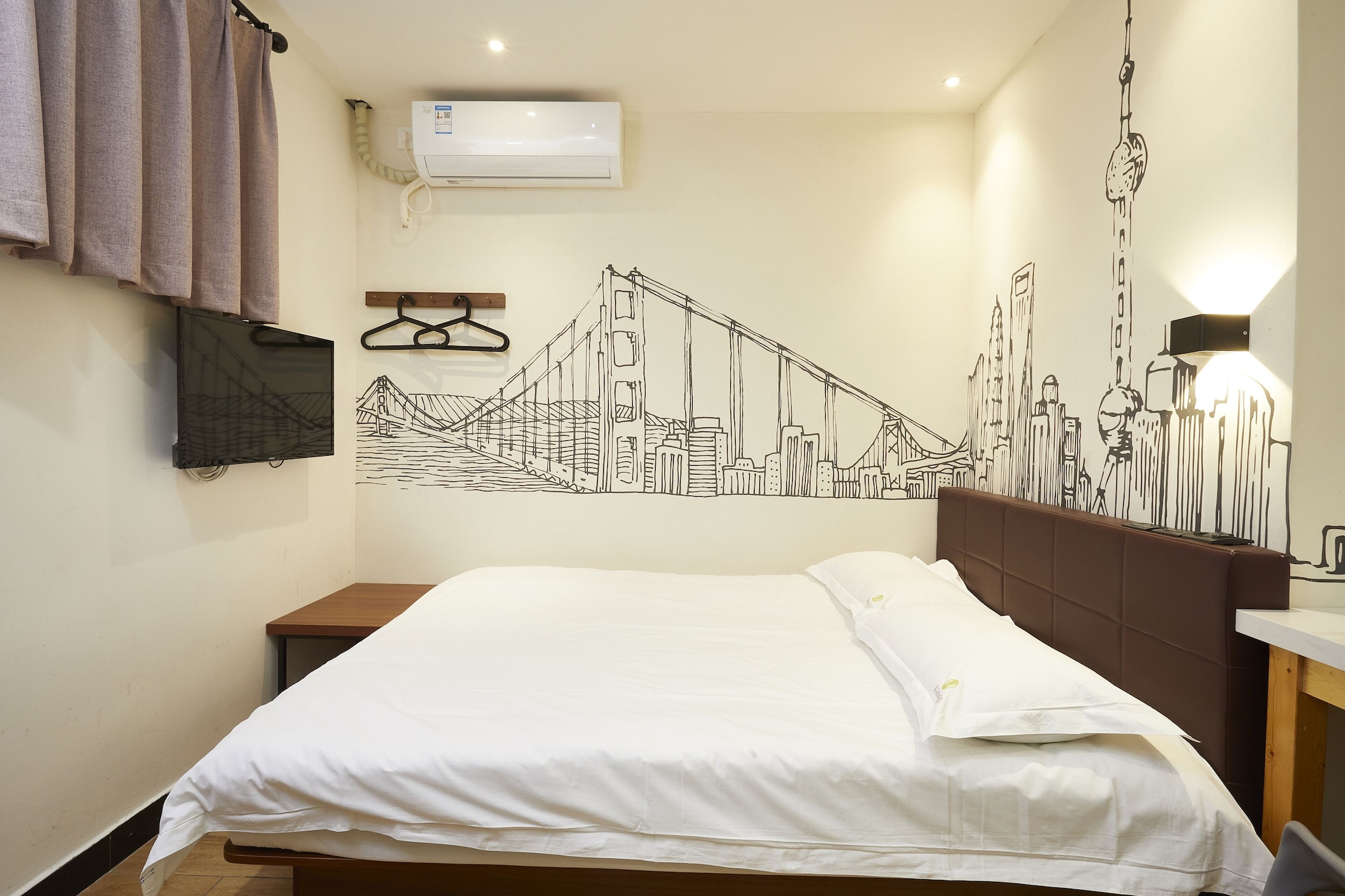 ECONOMY, DOUBLE BED, NO WINDOW