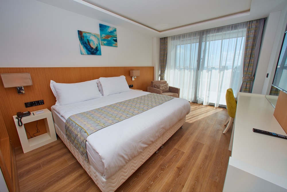 Deluxe, Sea View