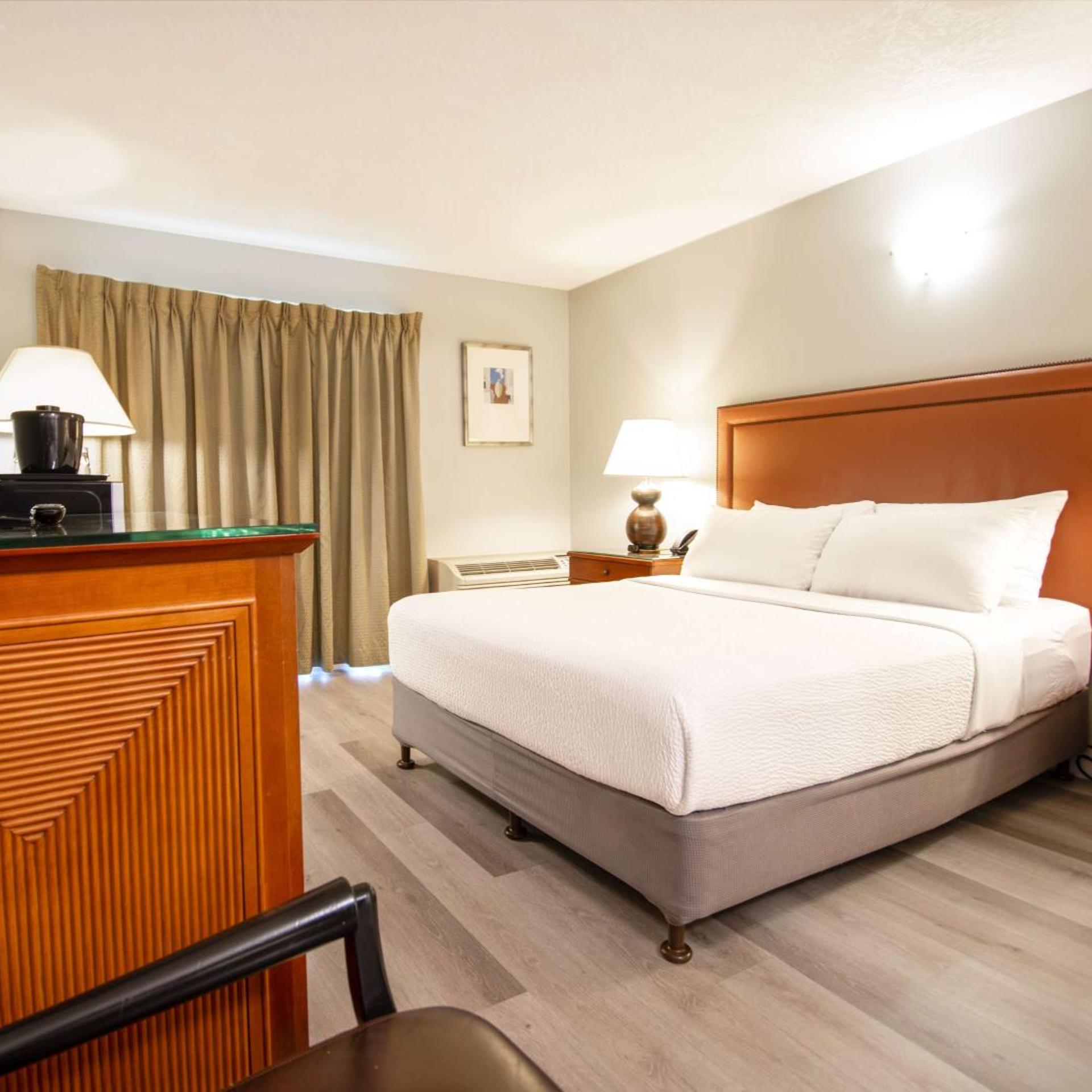 Coast, Queen Bed, Kitchenette