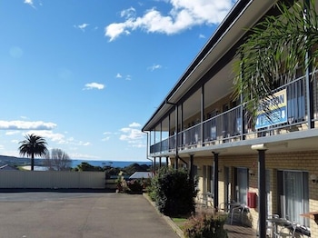 COASTAL COMFORT MOTEL 1/16