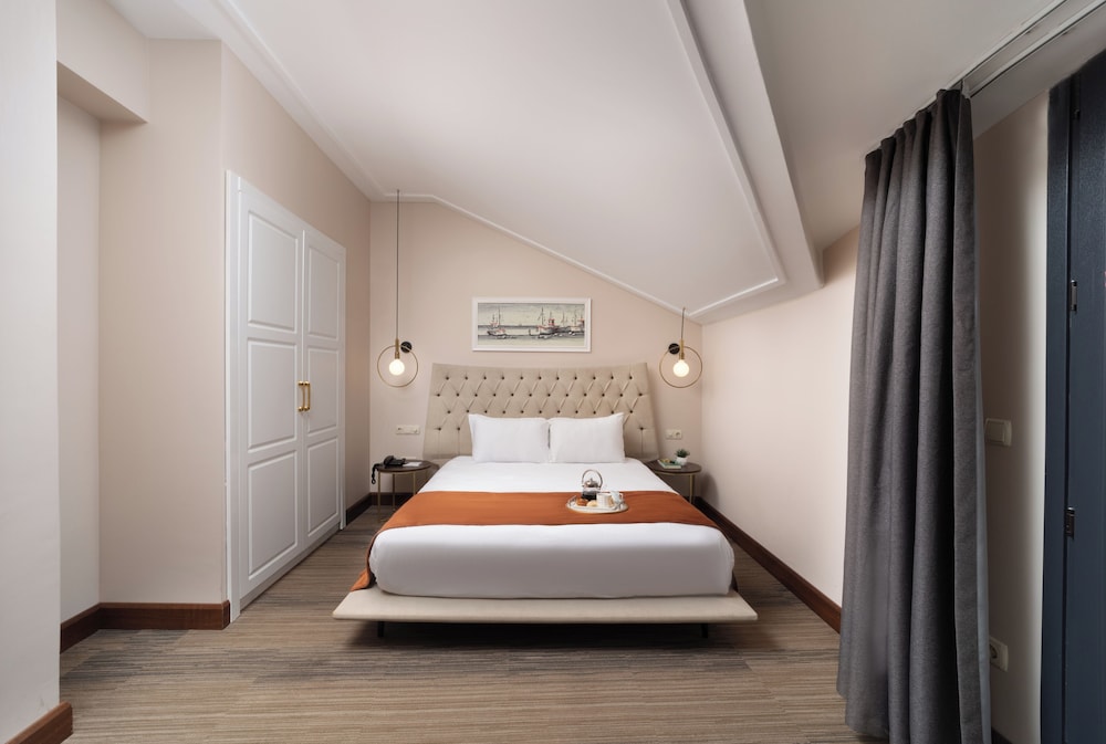 DELUXE, DOUBLE BED