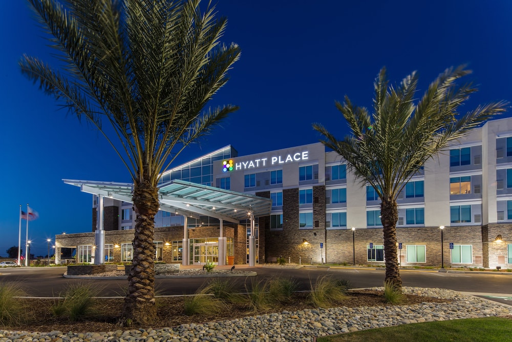 Hyatt Place Delano 52/55